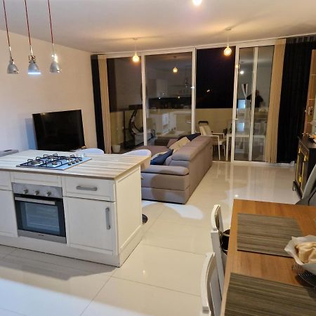 Town Pent House Leilighet Luqa Eksteriør bilde